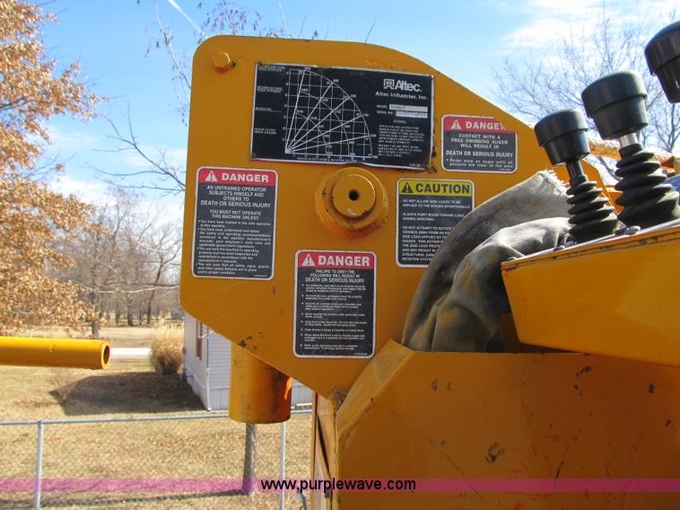 image for item F8974 1988 International 1854 digger derrick truck