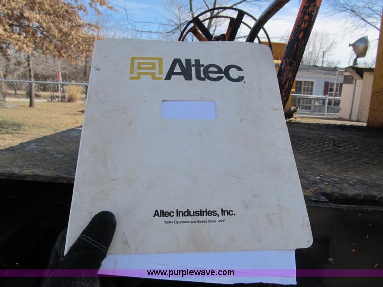 image for item F8974 1988 International 1854 digger derrick truck