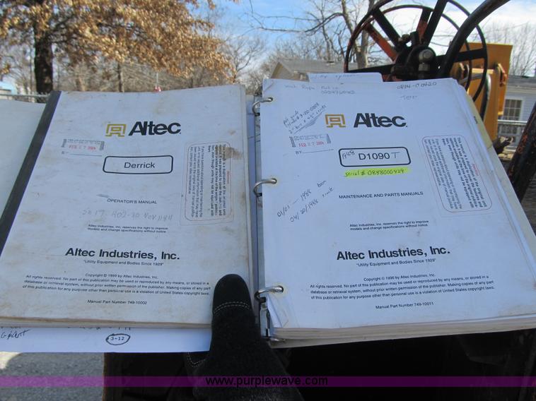 image for item F8974 1988 International 1854 digger derrick truck