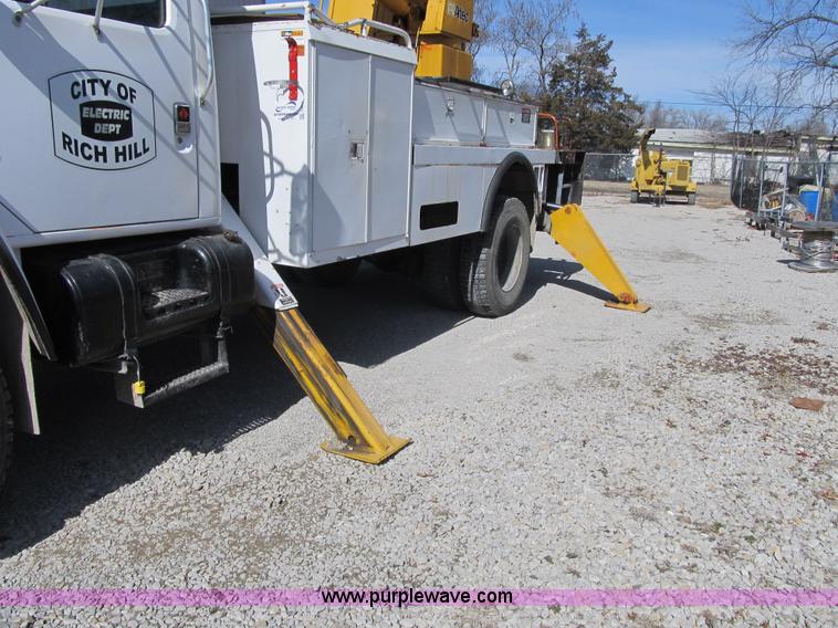 image for item F8974 1988 International 1854 digger derrick truck