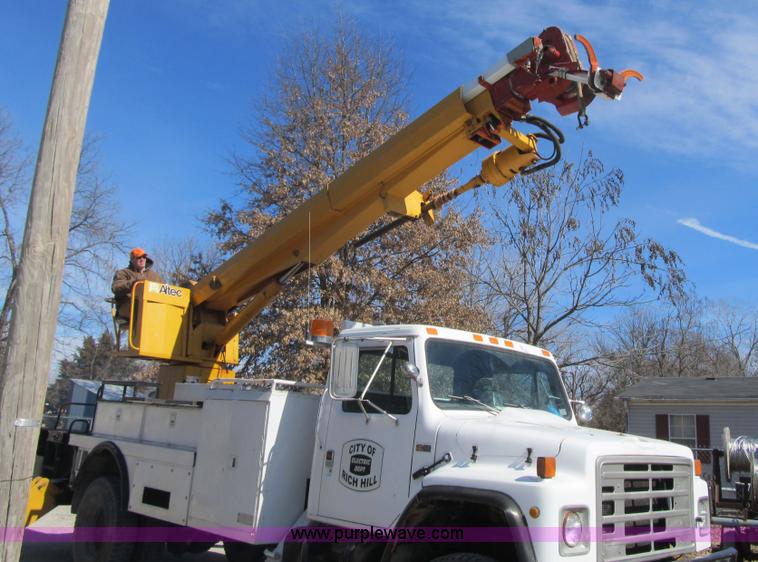 image for item F8974 1988 International 1854 digger derrick truck