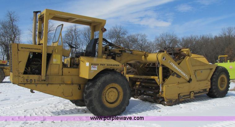 image for item F8978 1972 International E200 elevating scraper