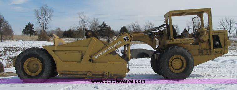 image for item F8978 1972 International E200 elevating scraper