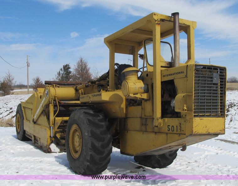 image for item F8978 1972 International E200 elevating scraper