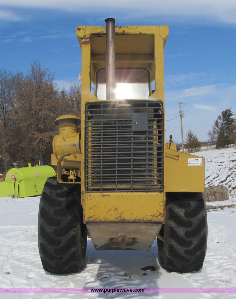 image for item F8978 1972 International E200 elevating scraper