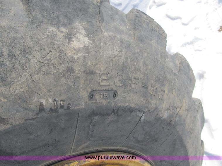 image for item F8978 1972 International E200 elevating scraper