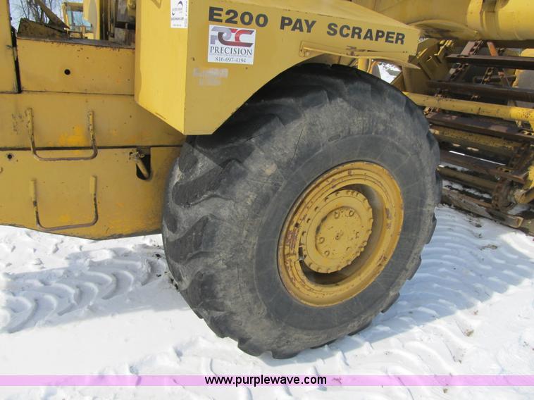 image for item F8978 1972 International E200 elevating scraper