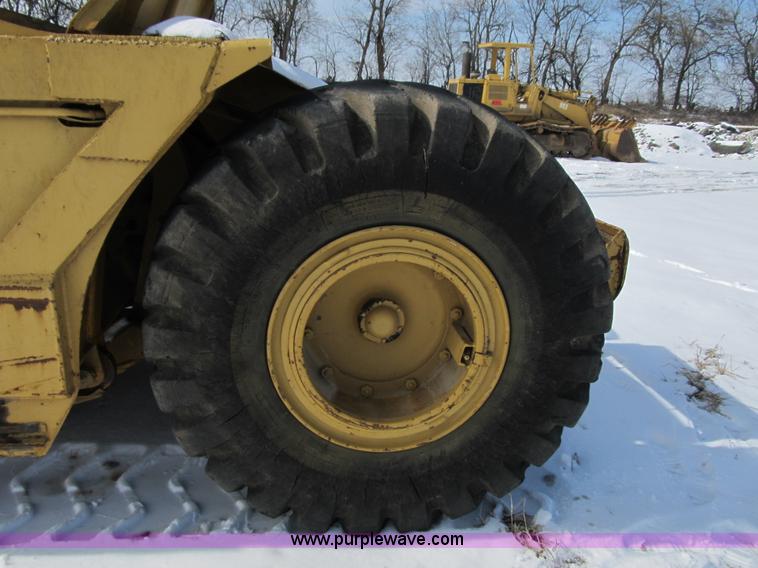 image for item F8978 1972 International E200 elevating scraper