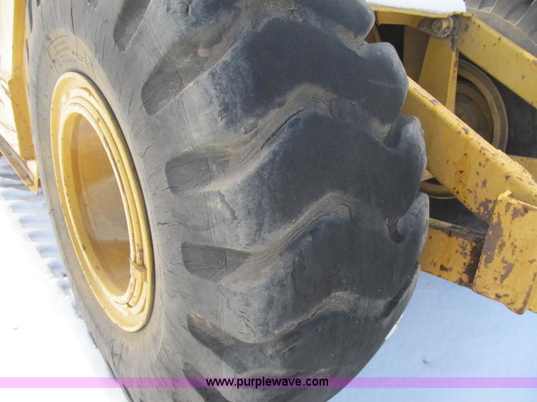 image for item F8978 1972 International E200 elevating scraper