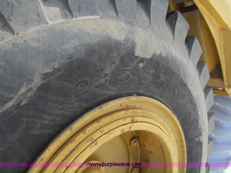 image for item F8978 1972 International E200 elevating scraper