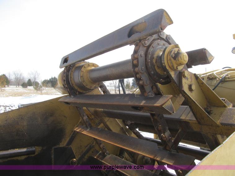 image for item F8978 1972 International E200 elevating scraper