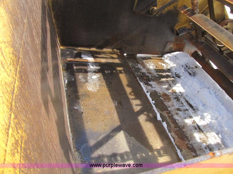 image for item F8978 1972 International E200 elevating scraper