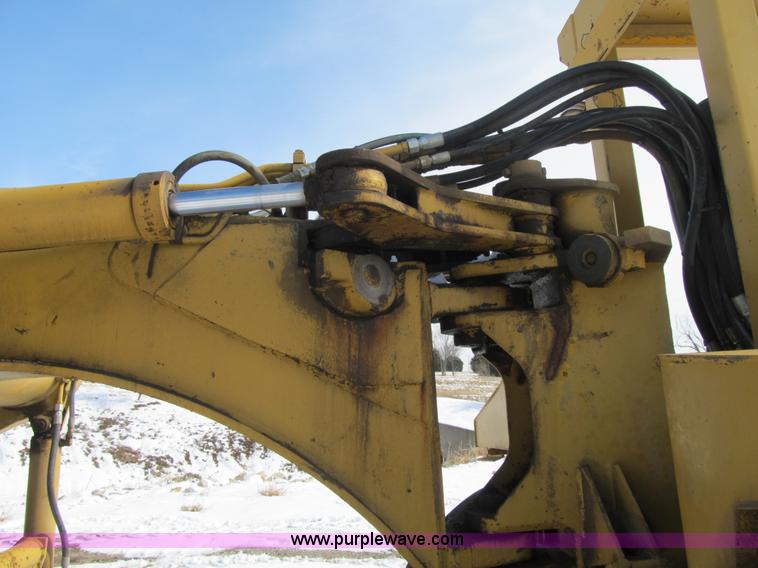 image for item F8978 1972 International E200 elevating scraper