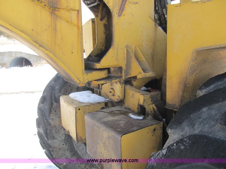 image for item F8978 1972 International E200 elevating scraper