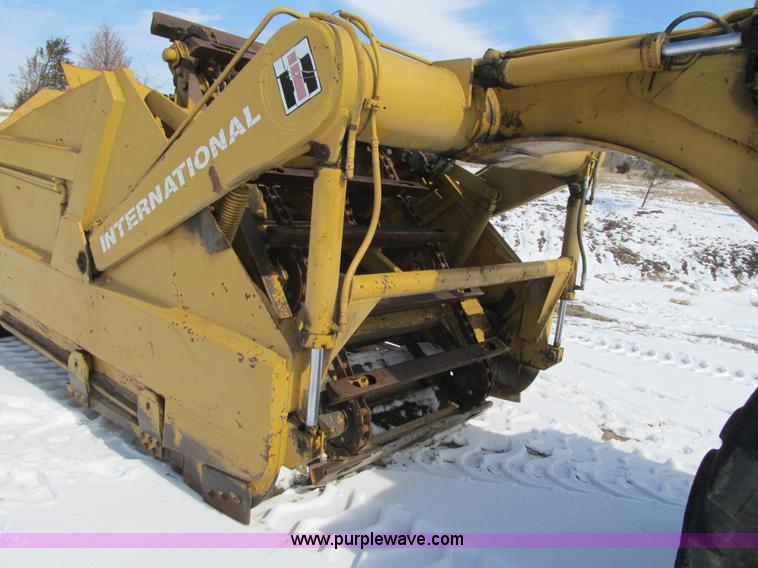 image for item F8978 1972 International E200 elevating scraper
