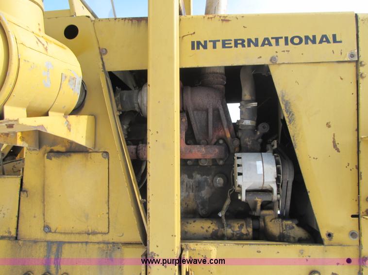 image for item F8978 1972 International E200 elevating scraper