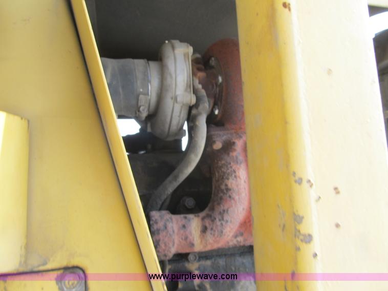 image for item F8978 1972 International E200 elevating scraper