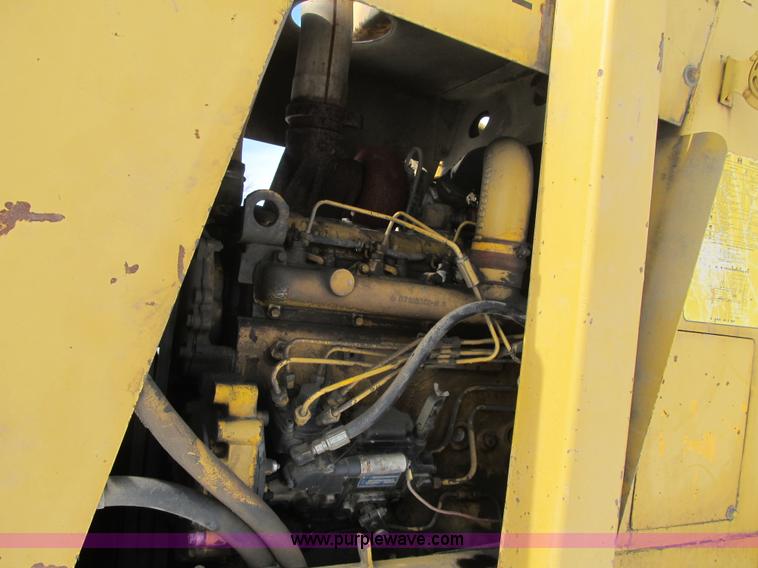 image for item F8978 1972 International E200 elevating scraper