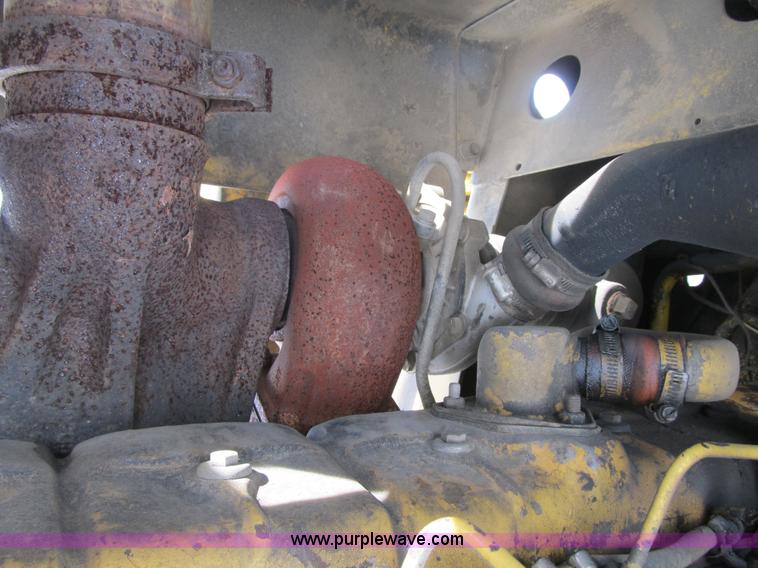 image for item F8978 1972 International E200 elevating scraper