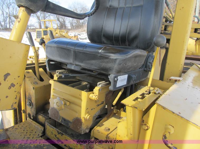 image for item F8978 1972 International E200 elevating scraper