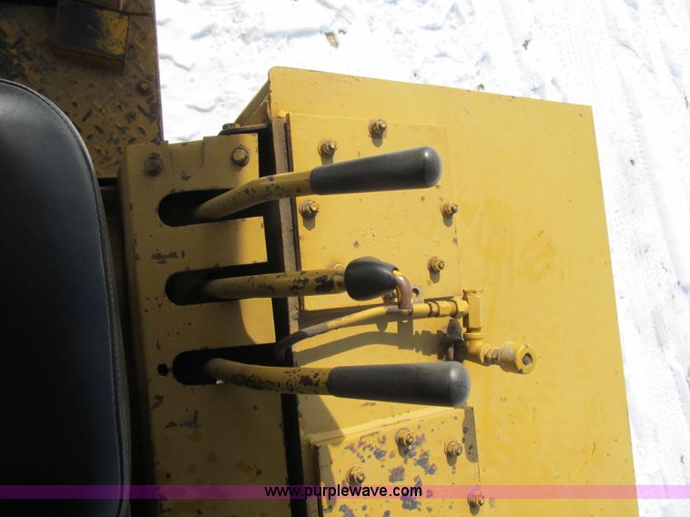 image for item F8978 1972 International E200 elevating scraper