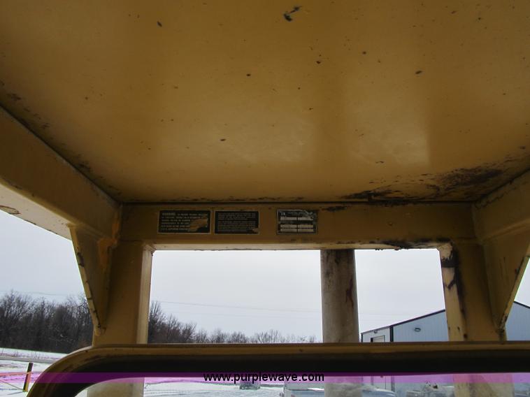 image for item F8978 1972 International E200 elevating scraper