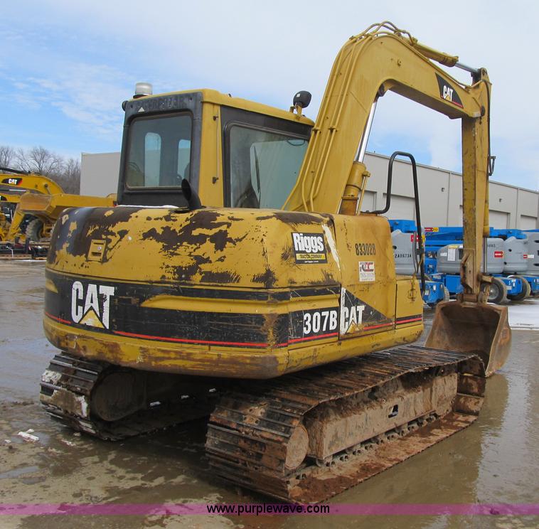image for item F8979 1999 Caterpillar 307B mini excavator
