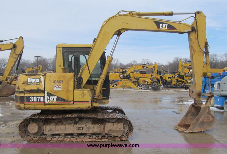 image for item F8979 1999 Caterpillar 307B mini excavator