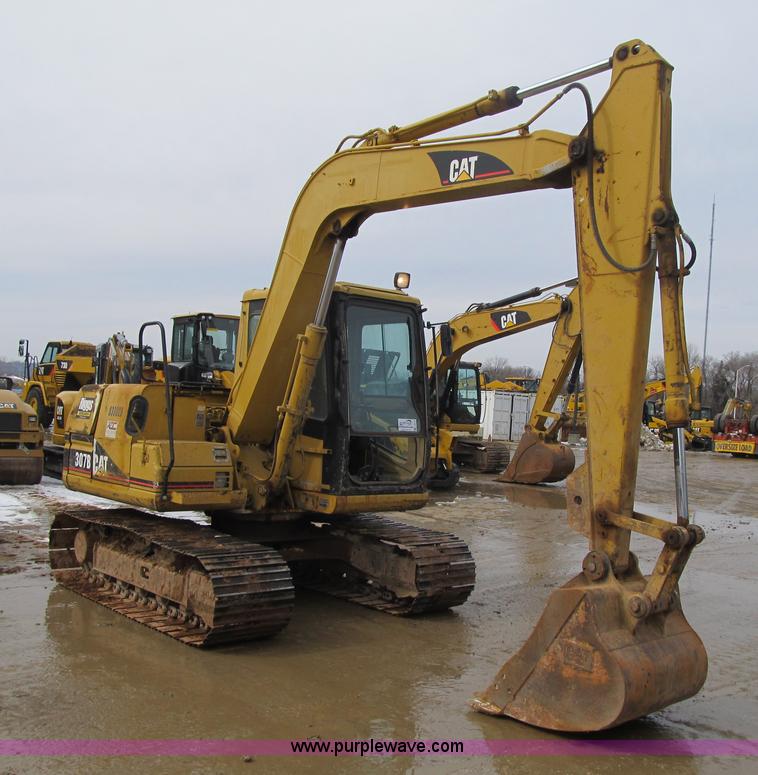 image for item F8979 1999 Caterpillar 307B mini excavator