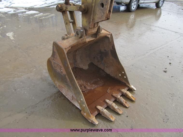 image for item F8979 1999 Caterpillar 307B mini excavator
