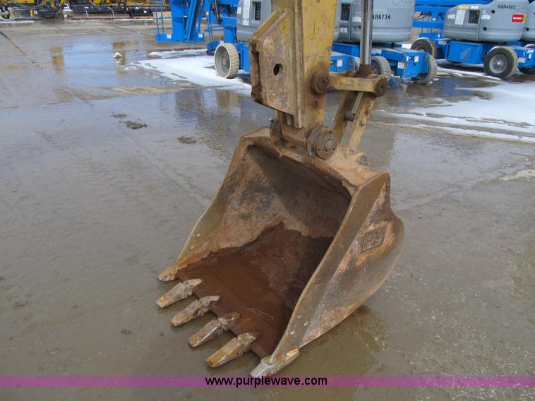 image for item F8979 1999 Caterpillar 307B mini excavator