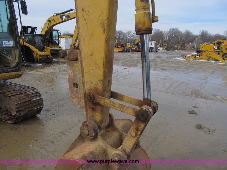 image for item F8979 1999 Caterpillar 307B mini excavator