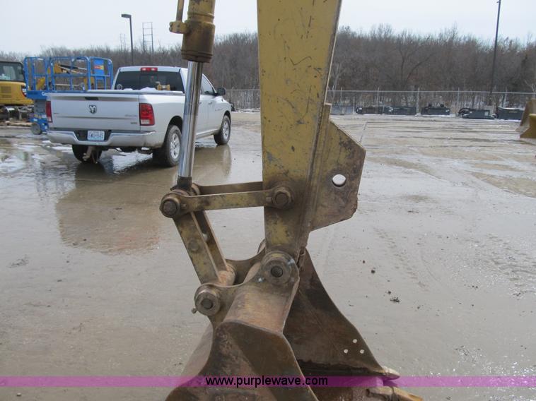 image for item F8979 1999 Caterpillar 307B mini excavator