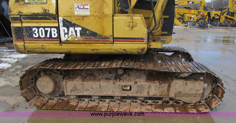 image for item F8979 1999 Caterpillar 307B mini excavator