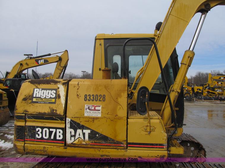 image for item F8979 1999 Caterpillar 307B mini excavator