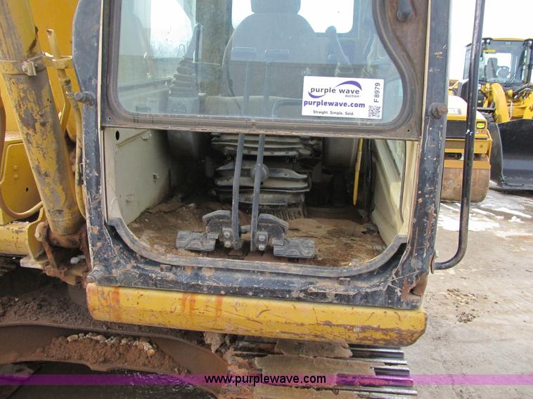 image for item F8979 1999 Caterpillar 307B mini excavator