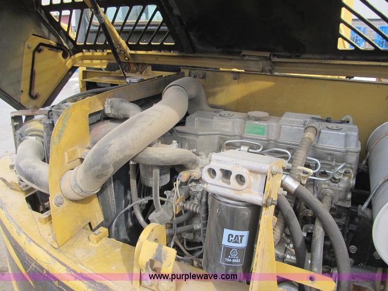image for item F8979 1999 Caterpillar 307B mini excavator