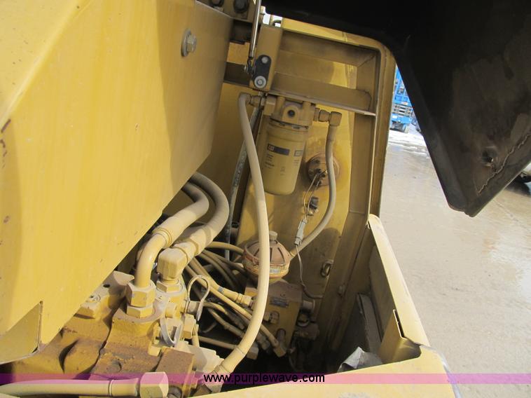image for item F8979 1999 Caterpillar 307B mini excavator