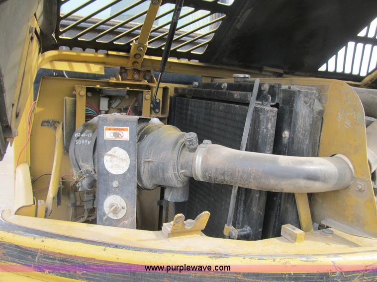 image for item F8979 1999 Caterpillar 307B mini excavator