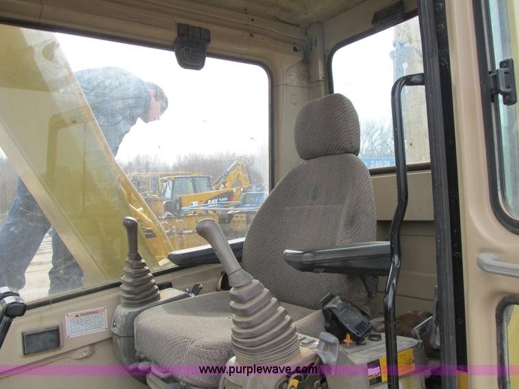 image for item F8979 1999 Caterpillar 307B mini excavator