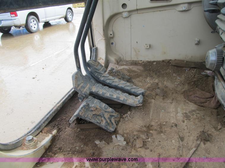 image for item F8979 1999 Caterpillar 307B mini excavator