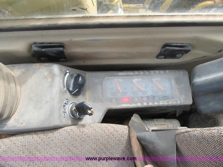 image for item F8979 1999 Caterpillar 307B mini excavator