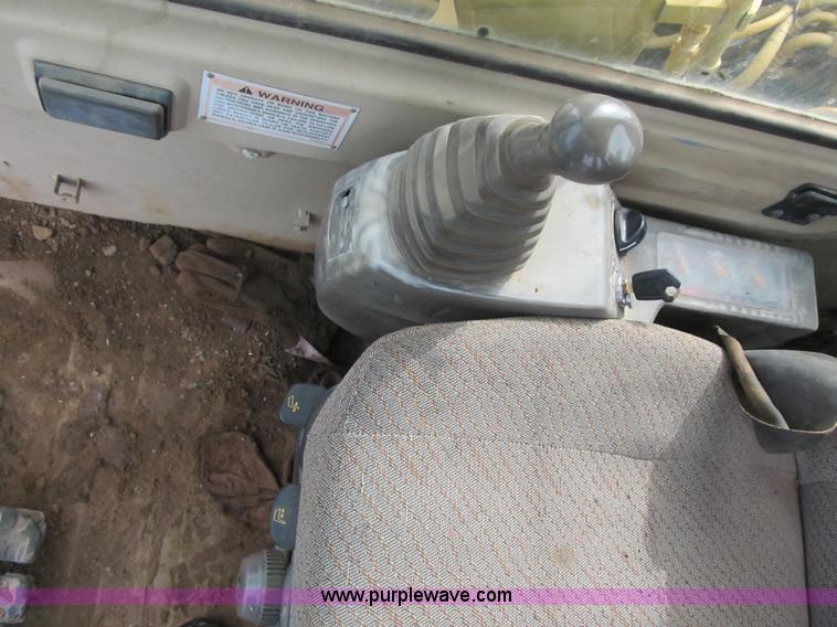 image for item F8979 1999 Caterpillar 307B mini excavator