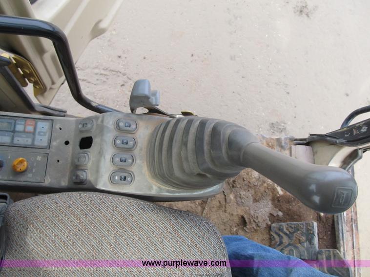 image for item F8979 1999 Caterpillar 307B mini excavator