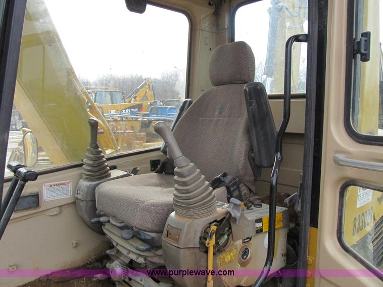 image for item F8979 1999 Caterpillar 307B mini excavator