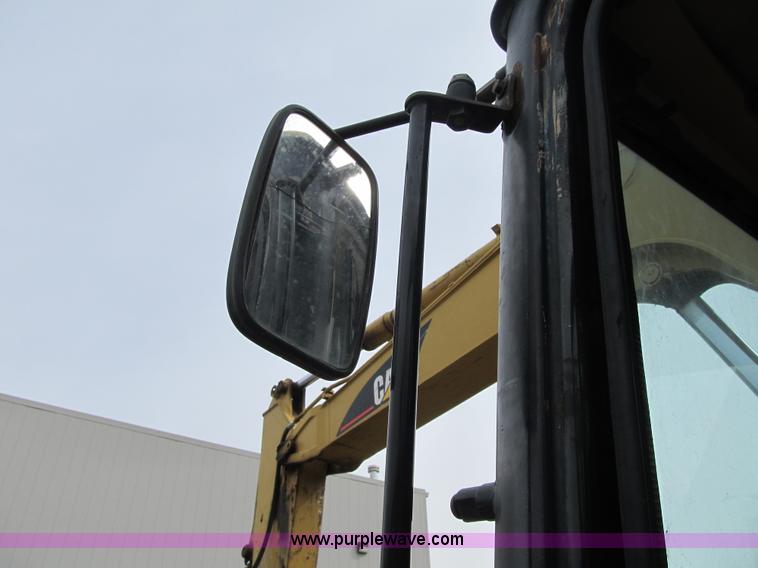 image for item F8979 1999 Caterpillar 307B mini excavator