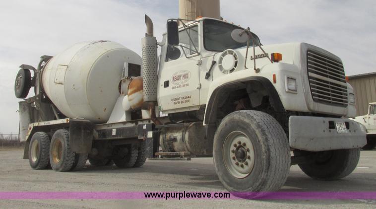 image for item G9763 1995 Ford LT9000 mixer truck