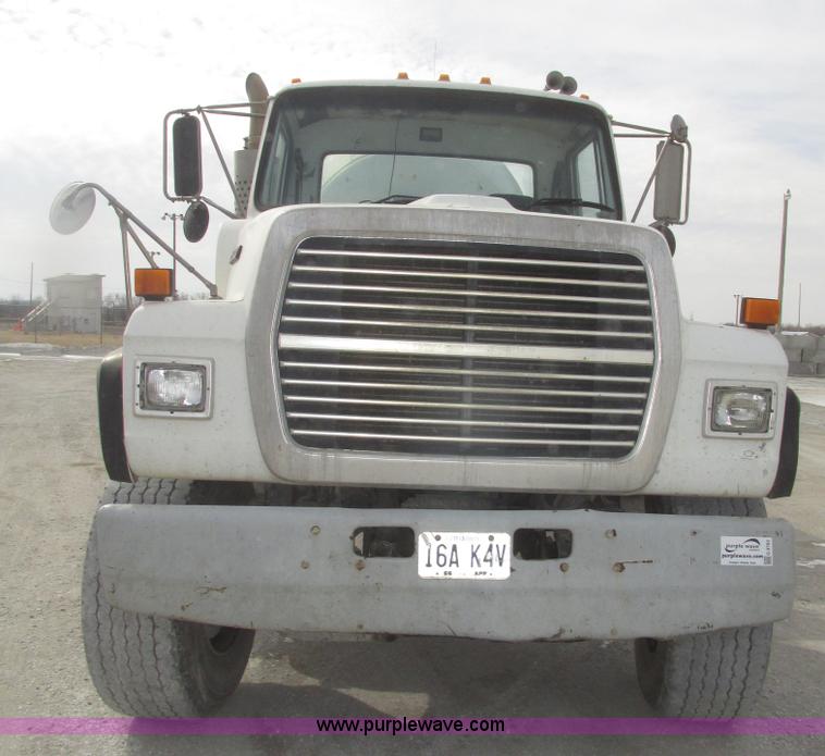 image for item G9763 1995 Ford LT9000 mixer truck