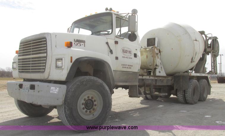 image for item G9763 1995 Ford LT9000 mixer truck