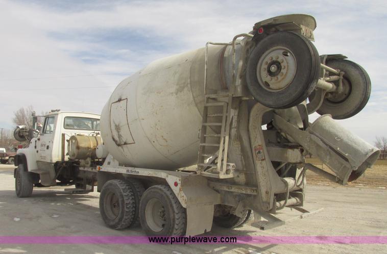 image for item G9763 1995 Ford LT9000 mixer truck